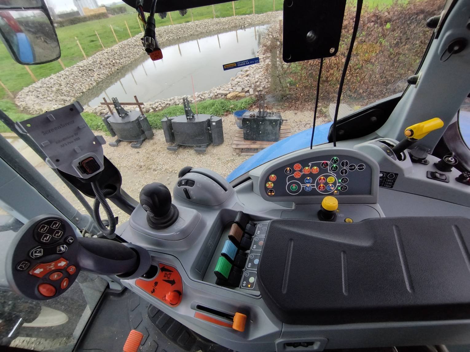 Traktor типа New Holland T7 210 AC, Gebrauchtmaschine в Le Horps (Фотография 5)