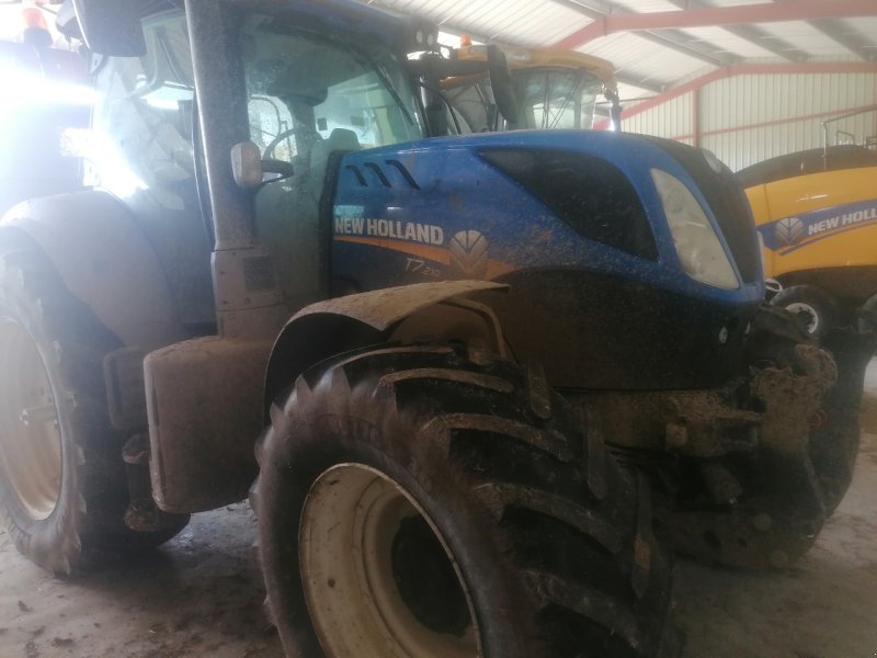 Traktor of the type New Holland T7 210 SW, Gebrauchtmaschine in Gondrecourt-le-Château (Picture 1)
