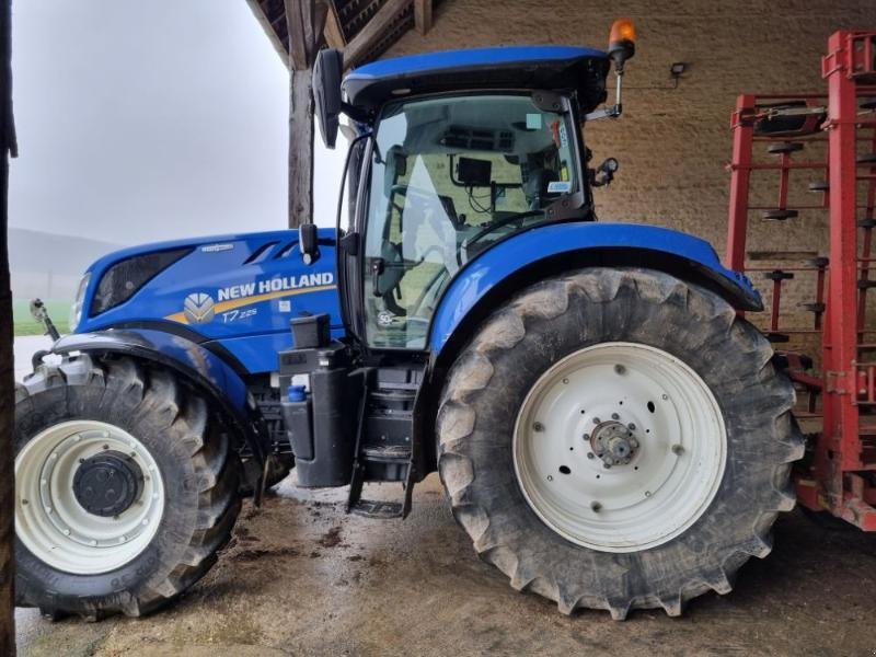 Traktor des Typs New Holland T7-225, Gebrauchtmaschine in CHAUMONT (Bild 1)