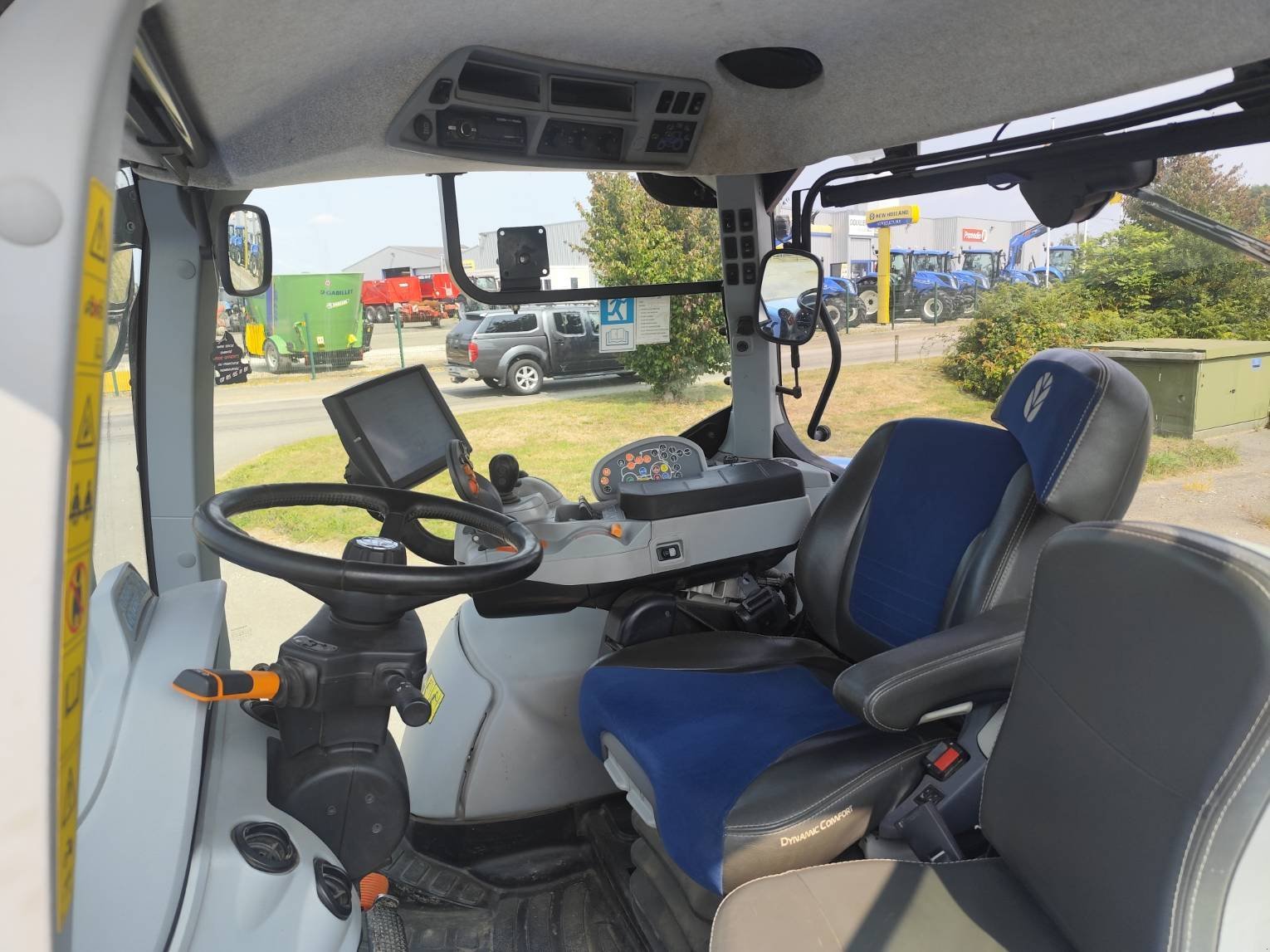 Traktor des Typs New Holland T7 230 AC, Gebrauchtmaschine in Le Horps (Bild 7)