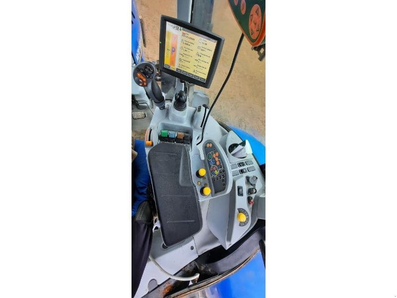 Traktor des Typs New Holland T7-230PC-SW, Gebrauchtmaschine in ANTIGNY (Bild 8)