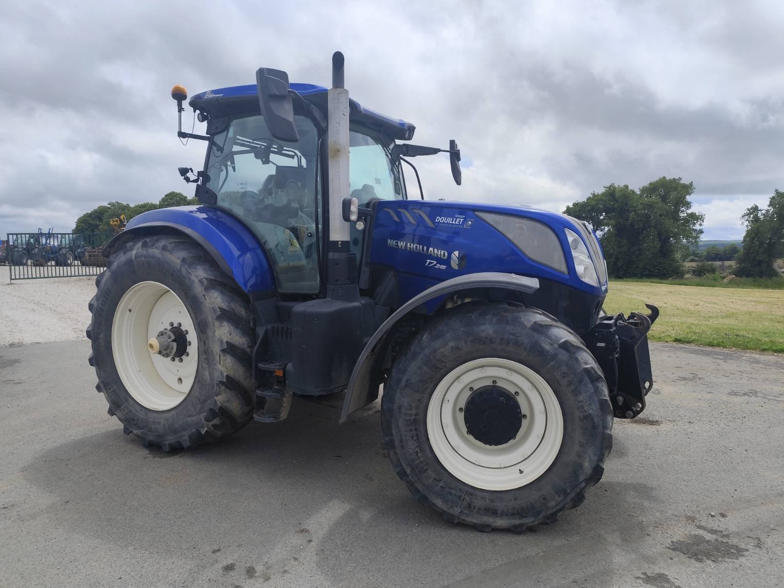Traktor des Typs New Holland T7 245 AC, Gebrauchtmaschine in Le Horps (Bild 1)