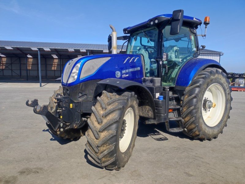 Traktor of the type New Holland T7 245 AC, Gebrauchtmaschine in Montenay (Picture 1)