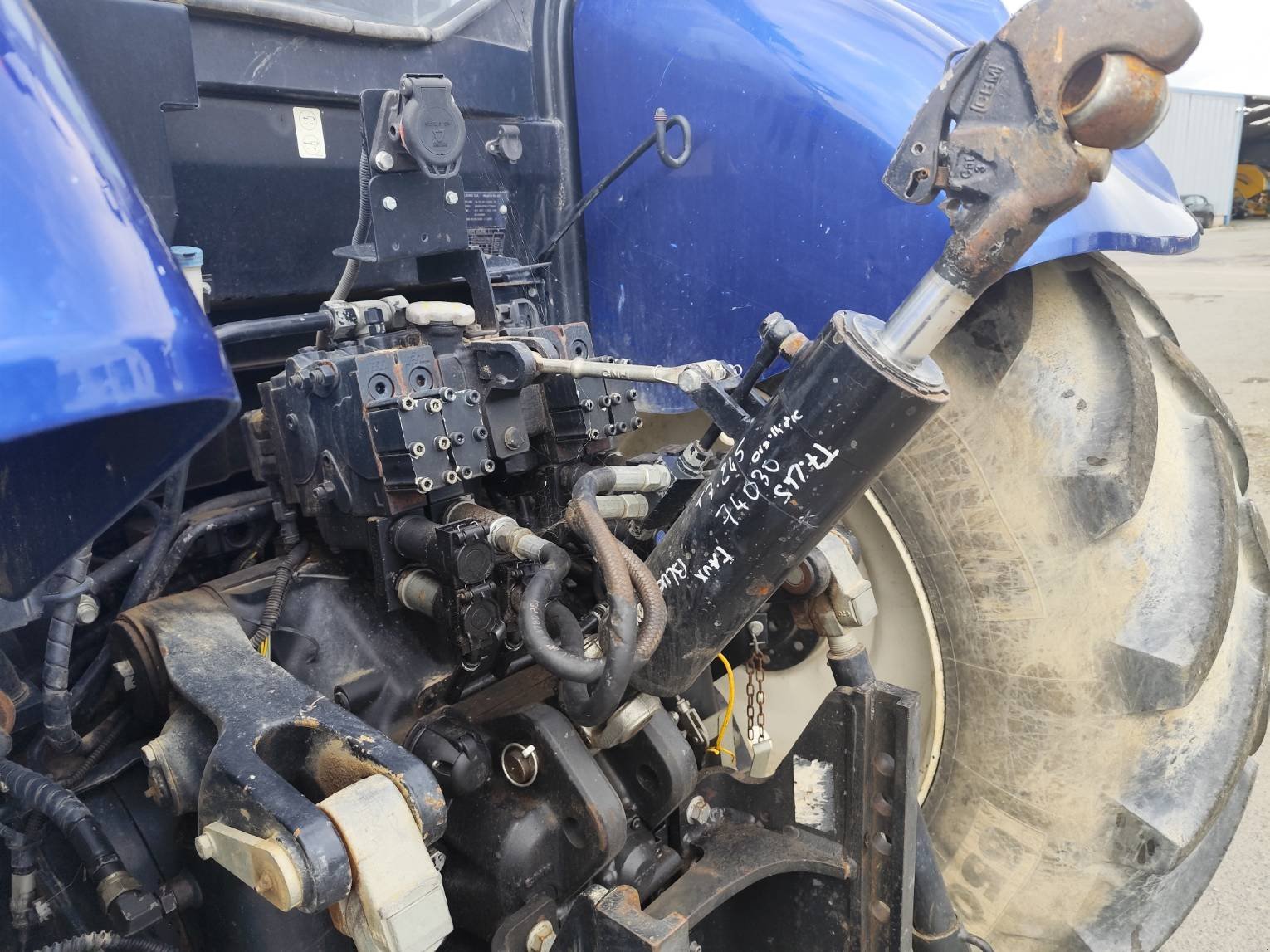 Traktor du type New Holland T7 245 AC, Gebrauchtmaschine en Le Horps (Photo 9)