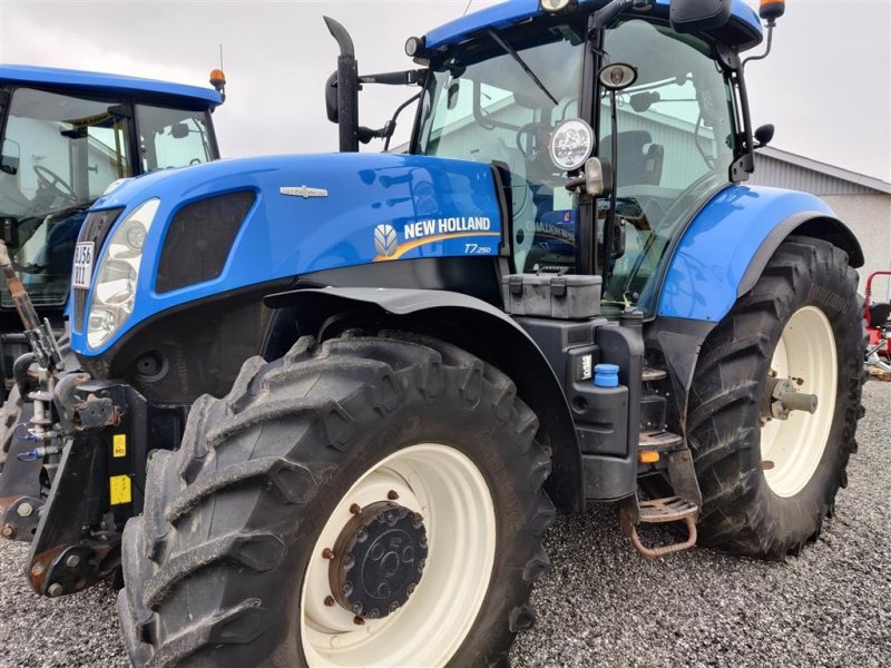Traktor of the type New Holland T7 250 Autocommand, front pto., Gebrauchtmaschine in Holstebro (Picture 1)