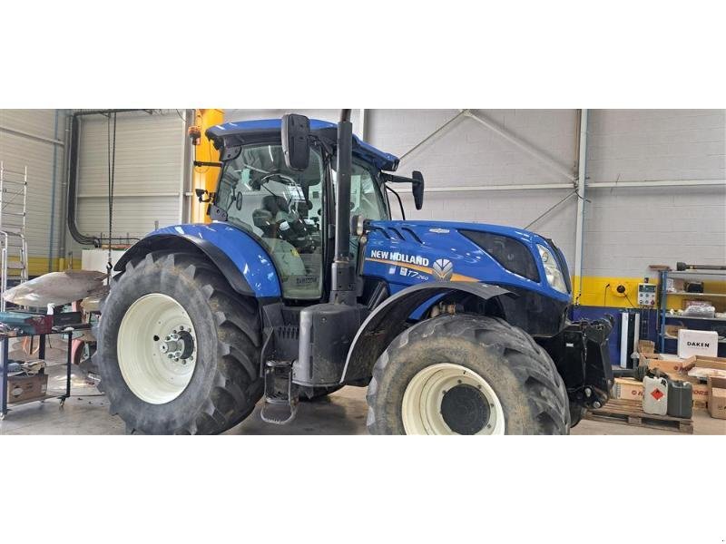 Traktor des Typs New Holland T7-260AC, Gebrauchtmaschine in CHAUMONT (Bild 2)
