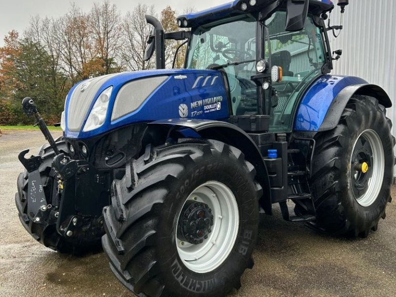 Traktor del tipo New Holland T.7 270 AC, Gebrauchtmaschine en MAYENNE