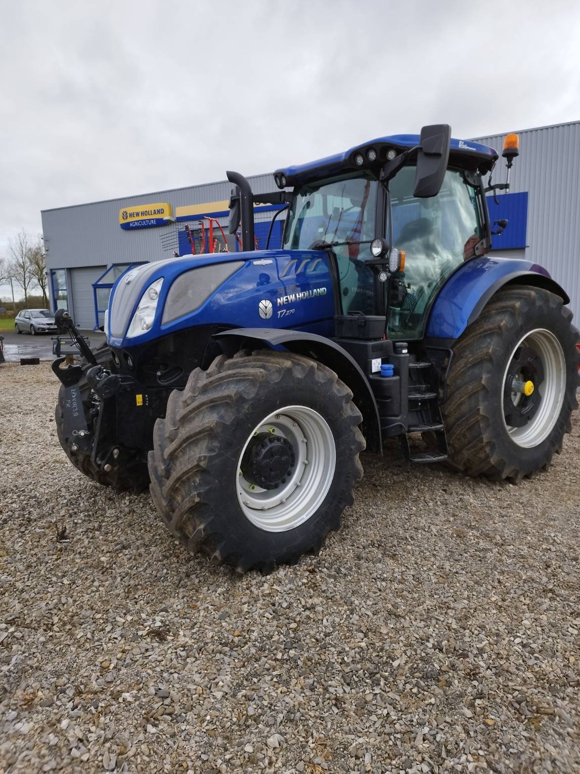 Traktor des Typs New Holland T7 270 AC, Gebrauchtmaschine in Laval (Bild 2)