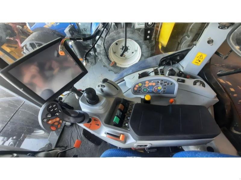 Traktor Türe ait New Holland T7-270AC, Gebrauchtmaschine içinde ANTIGNY (resim 7)