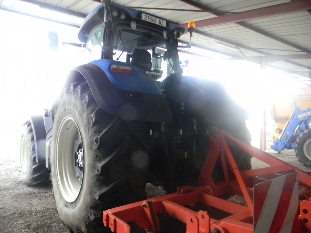 Traktor des Typs New Holland T7 315 AUTO, Gebrauchtmaschine in ENNEZAT (Bild 3)