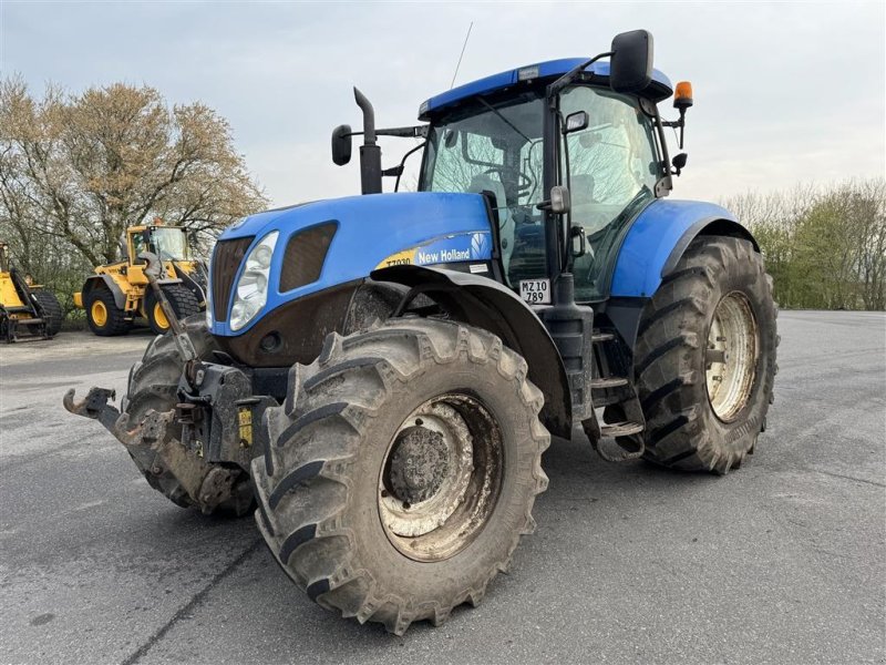 Traktor a típus New Holland T7030 KUN 5900 TIMER OG CENTRALSMØRING!, Gebrauchtmaschine ekkor: Nørager