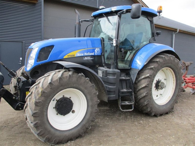Traktor a típus New Holland T7030 med ekstra udstyr, Gebrauchtmaschine ekkor: Høng (Kép 1)