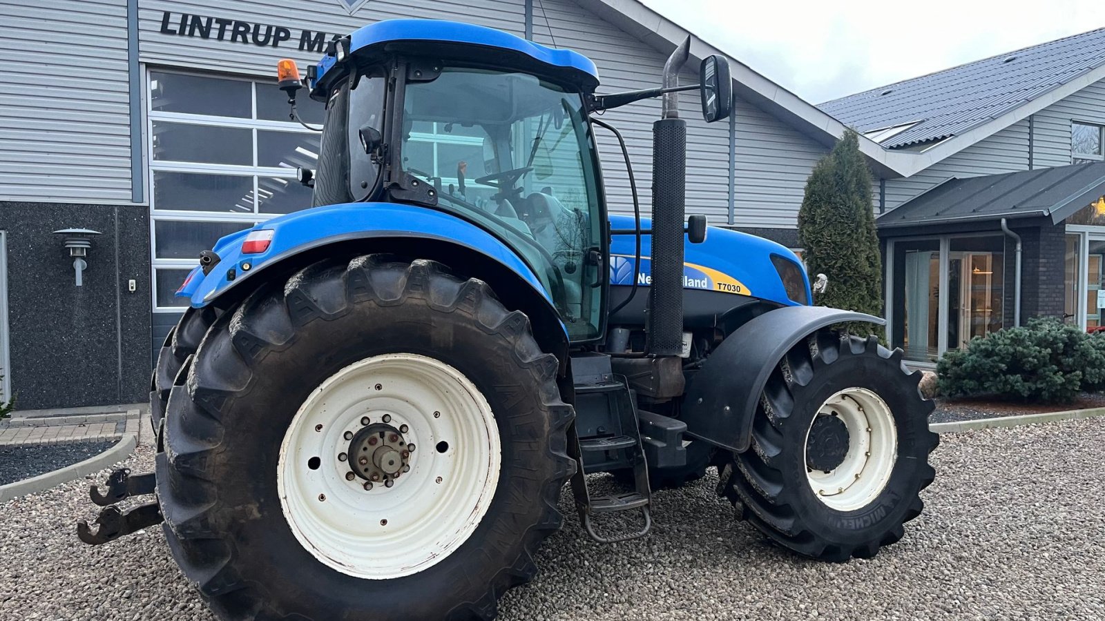 Traktor del tipo New Holland T7030 Med frontlift og frontPTO, Gebrauchtmaschine en Lintrup (Imagen 12)