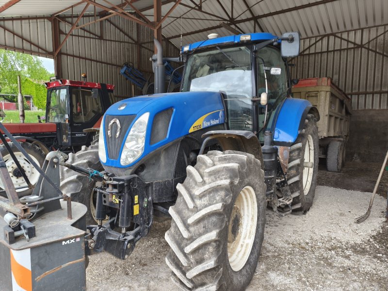 Traktor of the type New Holland T7030, Gebrauchtmaschine in Gondrecourt-le-Château