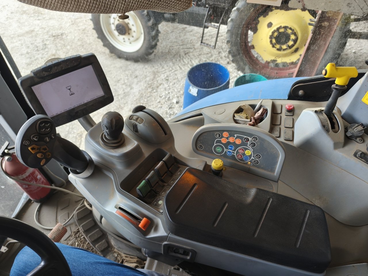 Traktor типа New Holland T7030, Gebrauchtmaschine в Gondrecourt-le-Château (Фотография 6)