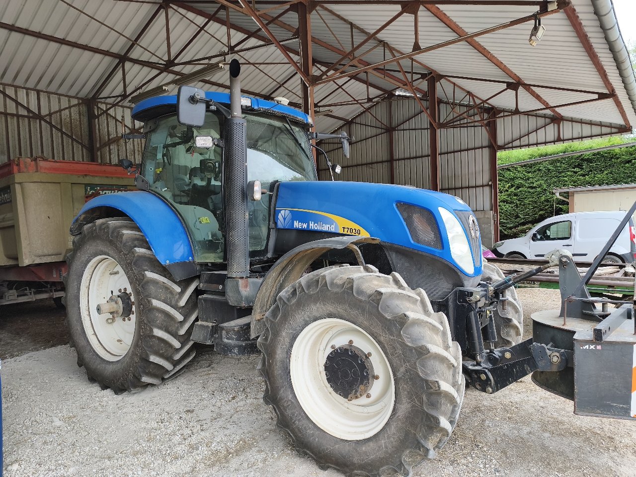 Traktor типа New Holland T7030, Gebrauchtmaschine в Gondrecourt-le-Château (Фотография 2)