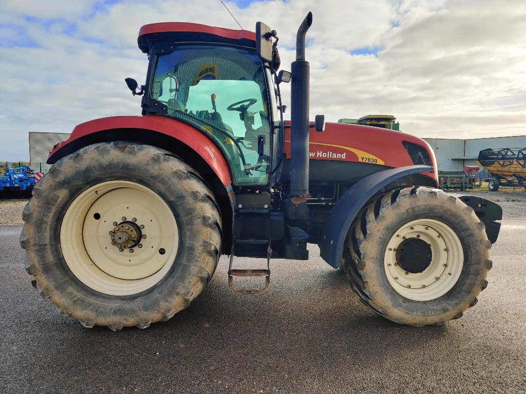 Traktor Türe ait New Holland T7030, Gebrauchtmaschine içinde VERT TOULON (resim 5)