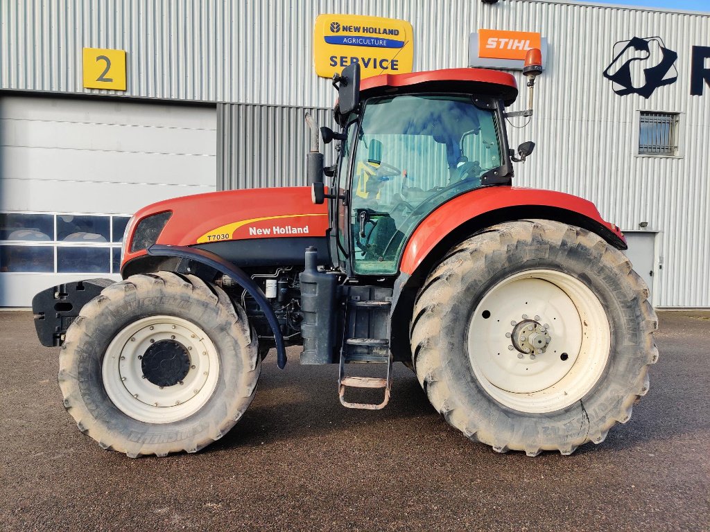 Traktor Türe ait New Holland T7030, Gebrauchtmaschine içinde VERT TOULON (resim 3)