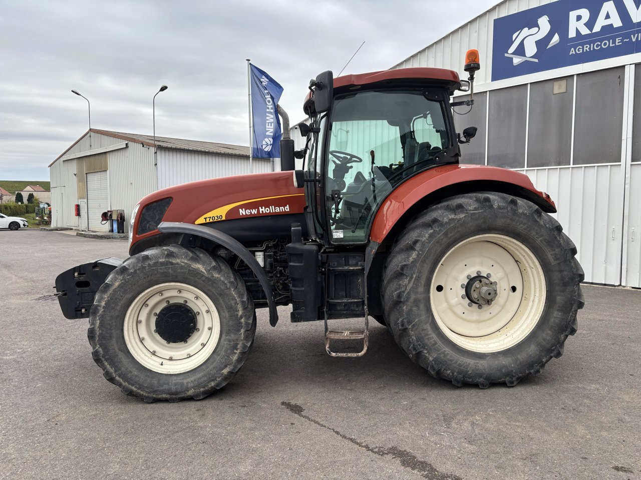 Traktor Türe ait New Holland T7030, Gebrauchtmaschine içinde VERT TOULON (resim 7)