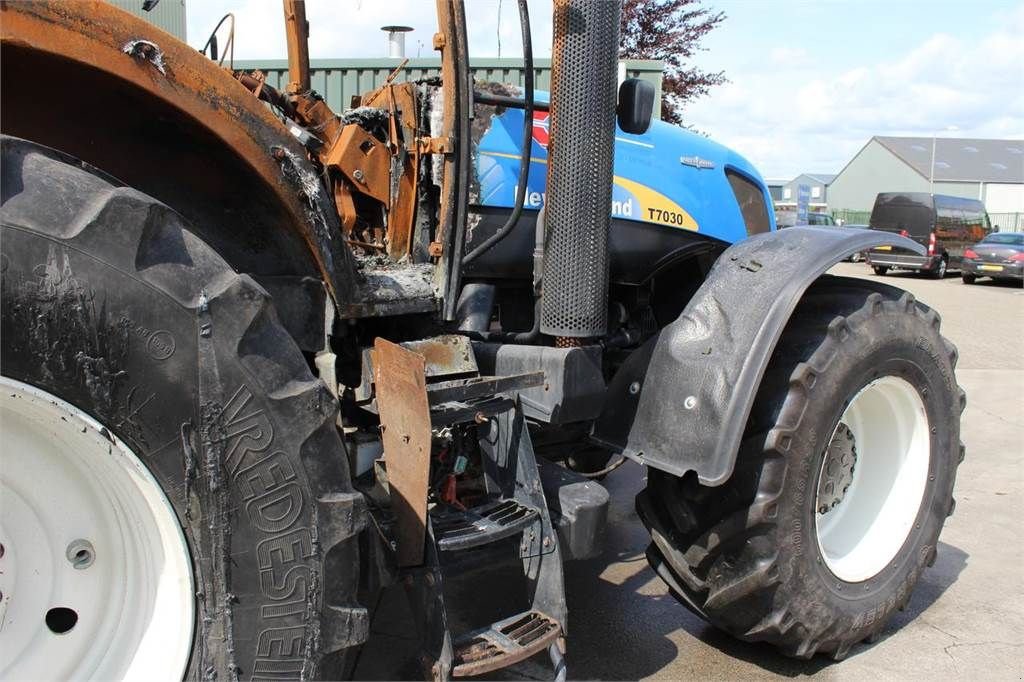 Traktor of the type New Holland T7030, Gebrauchtmaschine in Bant (Picture 3)