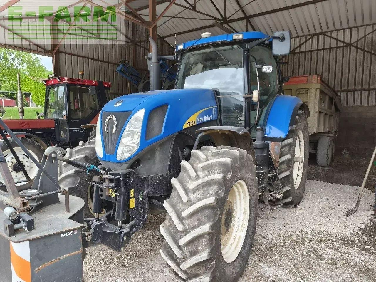 Traktor du type New Holland t7030, Gebrauchtmaschine en CHAUVONCOURT (Photo 1)
