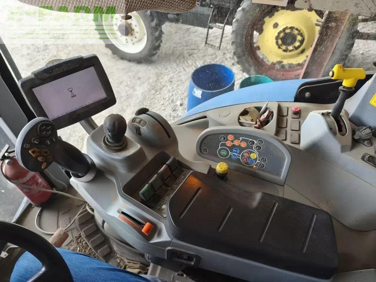 Traktor du type New Holland t7030, Gebrauchtmaschine en CHAUVONCOURT (Photo 6)