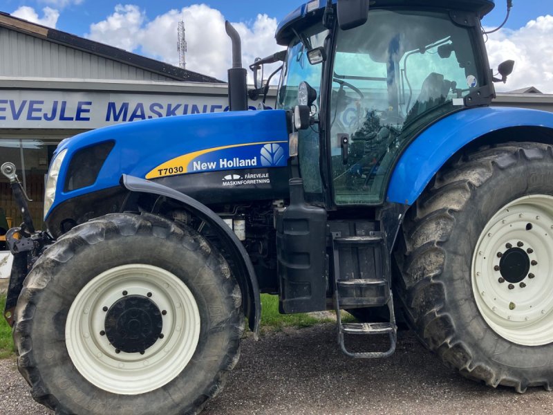 Traktor des Typs New Holland T7030, Gebrauchtmaschine in Roskilde (Bild 1)