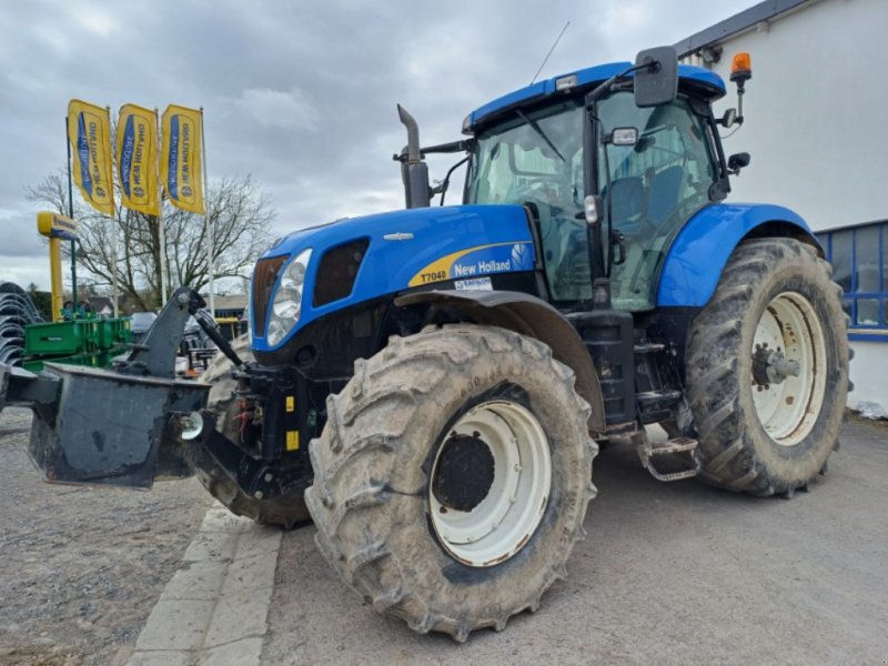 Traktor of the type New Holland T7040 AC, Gebrauchtmaschine in VERT TOULON (Picture 1)