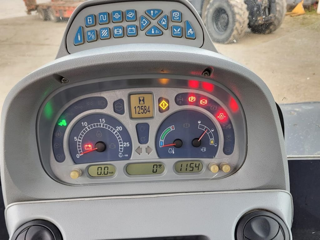 Traktor des Typs New Holland T7040 PC Blue Power, Gebrauchtmaschine in Boekel (Bild 5)