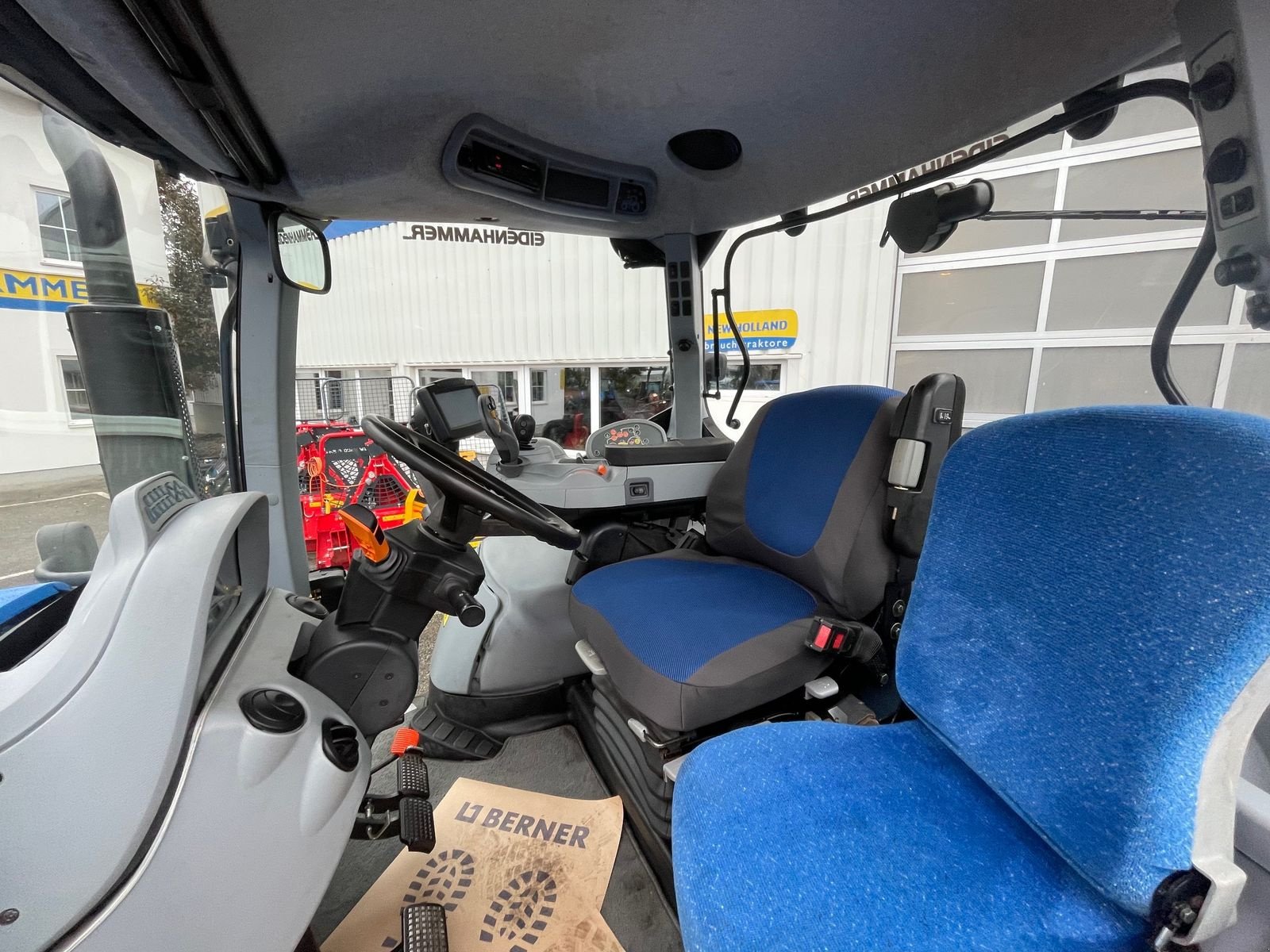 Traktor Türe ait New Holland T7040 Power Command, Gebrauchtmaschine içinde Burgkirchen (resim 8)