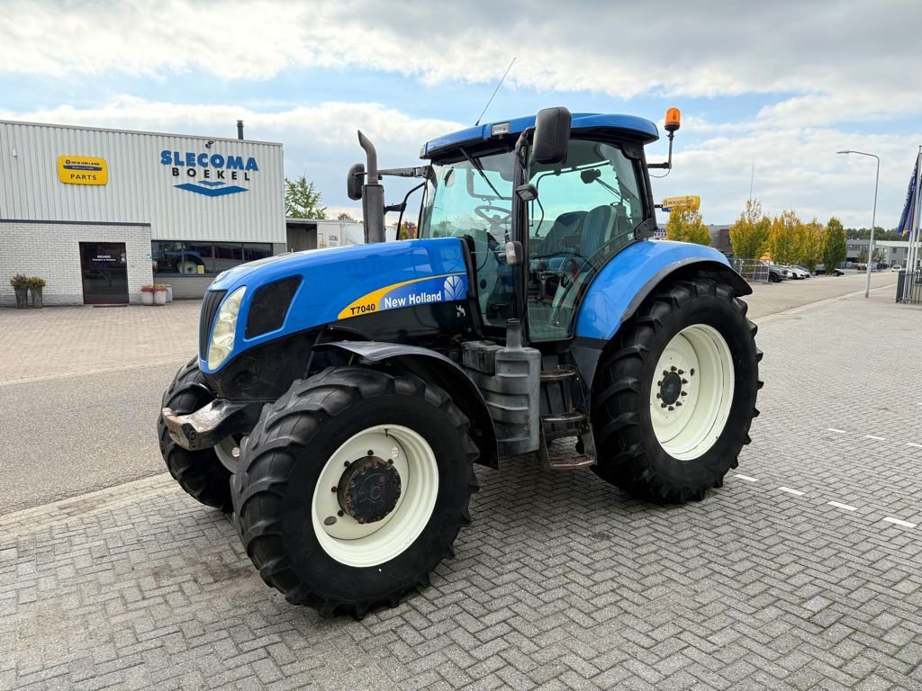 Traktor типа New Holland T7040 Power Command, Gebrauchtmaschine в BOEKEL (Фотография 1)