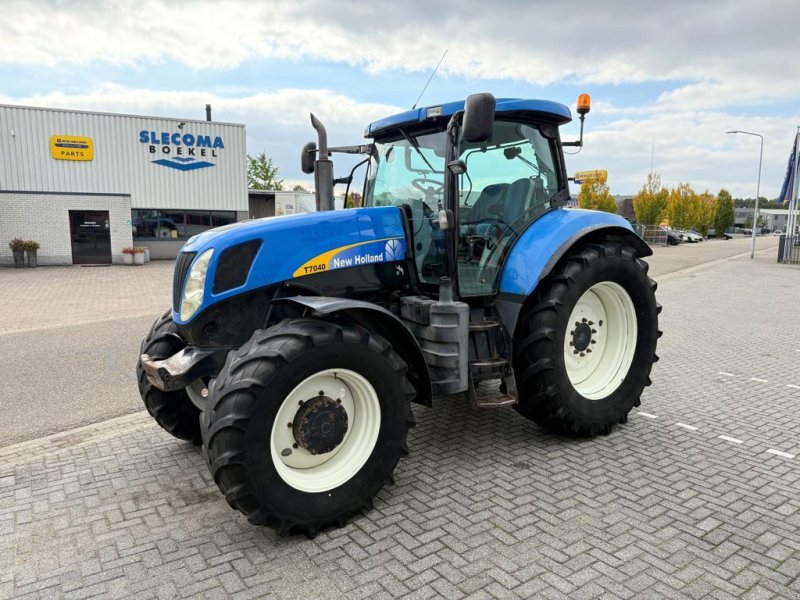 Traktor des Typs New Holland T7040 Power Command, Gebrauchtmaschine in BOEKEL (Bild 1)