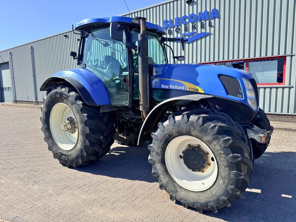 Traktor от тип New Holland T7040 Power Command, Gebrauchtmaschine в BOEKEL (Снимка 4)