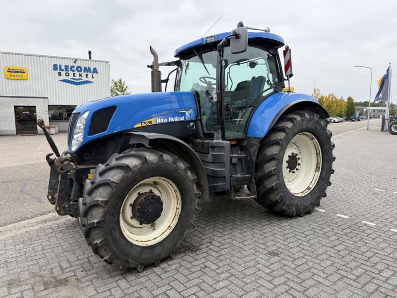 Traktor от тип New Holland T7050 Power Command, Gebrauchtmaschine в BOEKEL (Снимка 1)