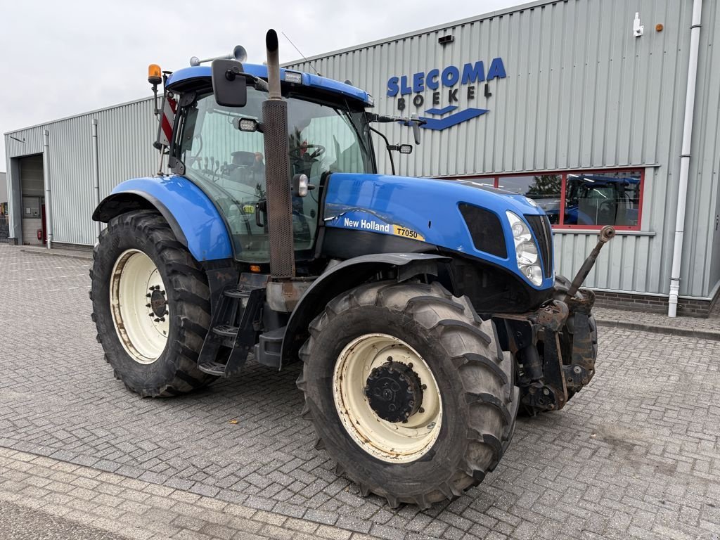 Traktor от тип New Holland T7050 Power Command, Gebrauchtmaschine в BOEKEL (Снимка 4)
