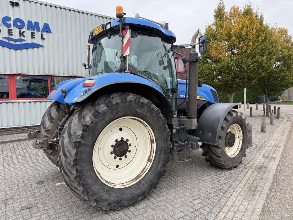 Traktor от тип New Holland T7050 Power Command, Gebrauchtmaschine в BOEKEL (Снимка 3)