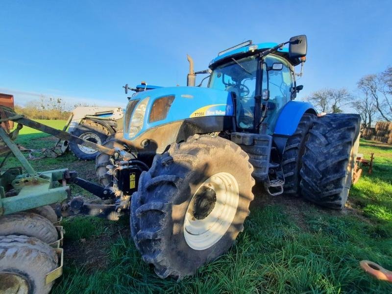 Traktor типа New Holland T7050, Gebrauchtmaschine в ANTIGNY (Фотография 1)