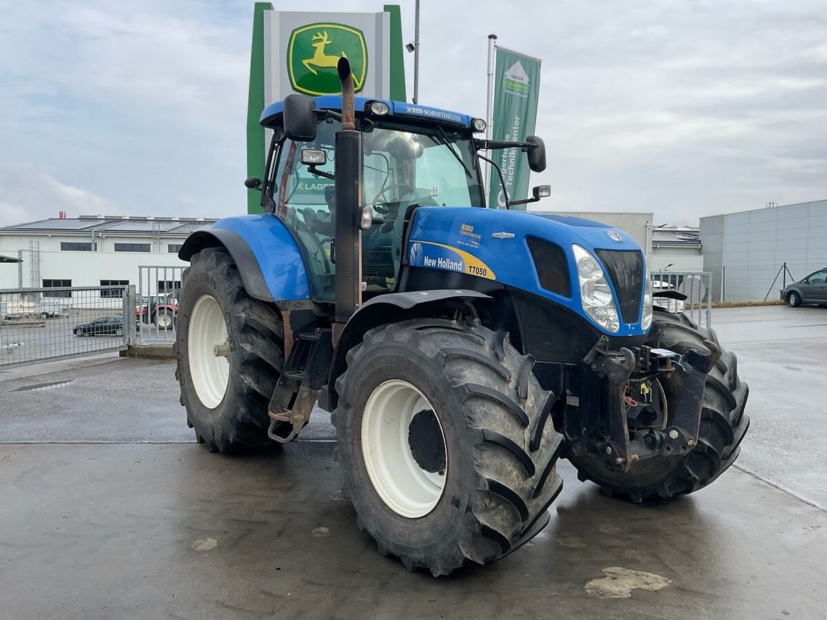 Traktor des Typs New Holland T7050, Gebrauchtmaschine in Zwettl (Bild 2)