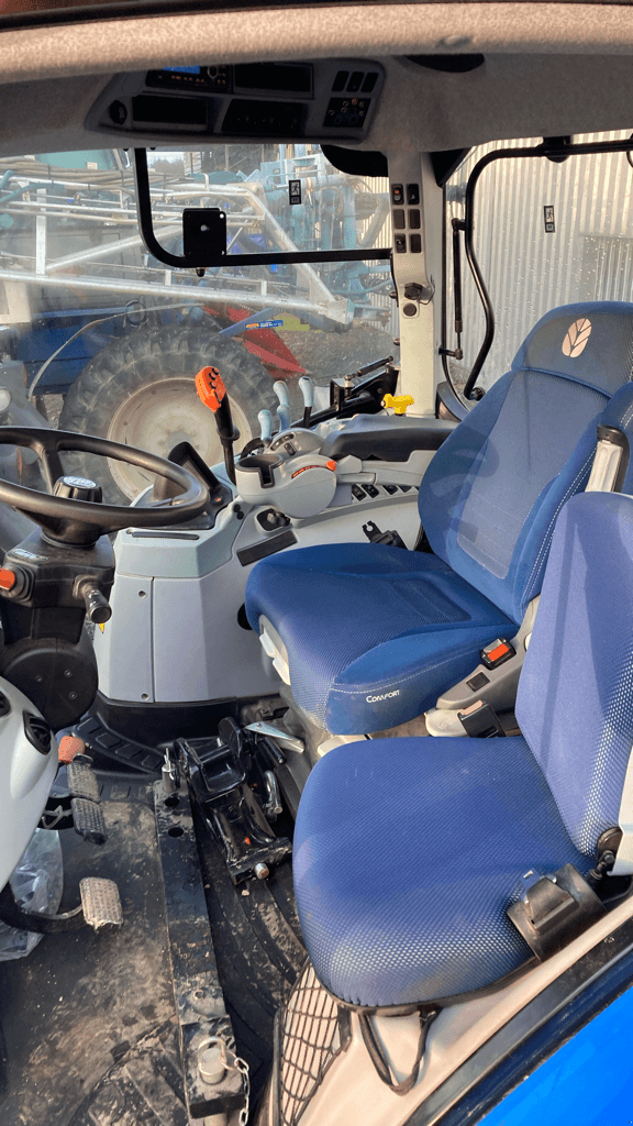 Traktor des Typs New Holland T7.165S RANGE COMMAND S5, Gebrauchtmaschine in TREMEUR (Bild 8)