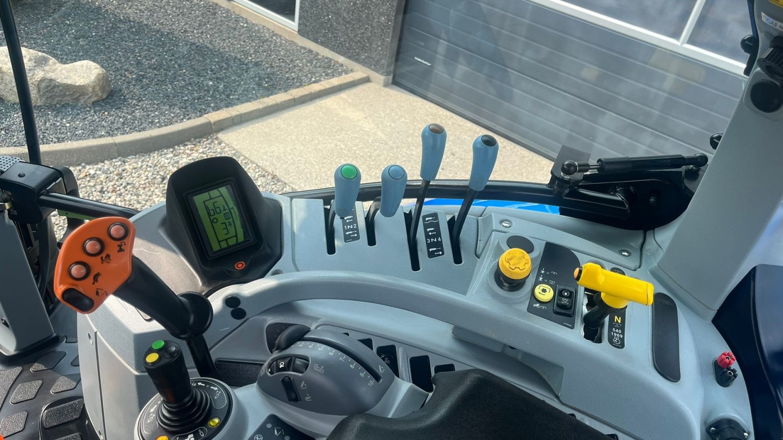 Traktor del tipo New Holland T7.175 RangeCommand med frontlift. Meget velholdt gård traktor., Gebrauchtmaschine en Lintrup (Imagen 8)