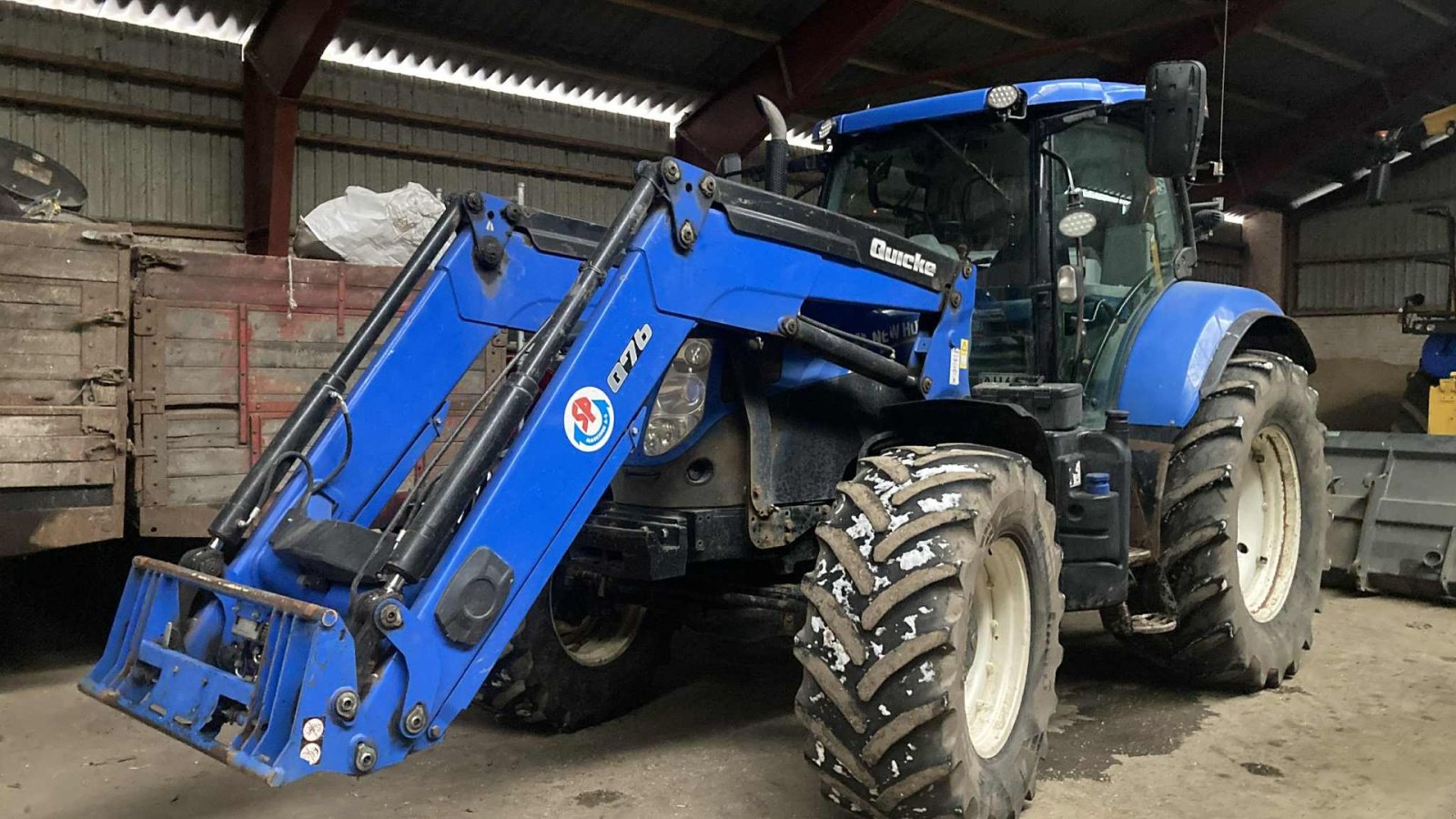 Traktor des Typs New Holland T7.185 AutoCommand med frontlæsser. Gårdtraktor som er på vej hjem, Gebrauchtmaschine in Lintrup (Bild 1)