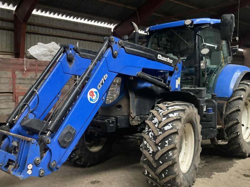 Traktor des Typs New Holland T7.185 AutoCommand med frontlæsser. Gårdtraktor som er på vej hjem, Gebrauchtmaschine in Lintrup
