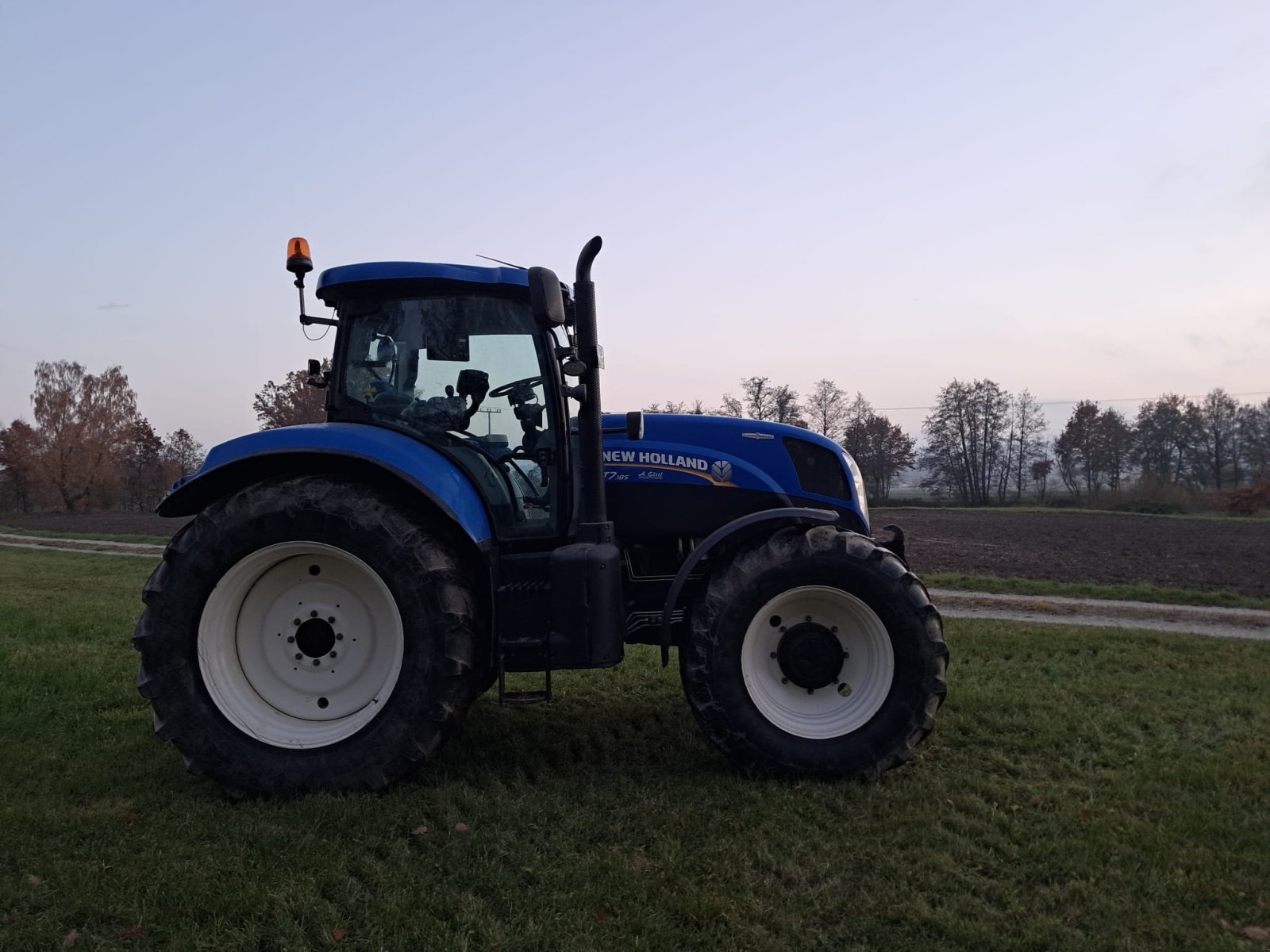 Traktor типа New Holland T7.185, Gebrauchtmaschine в Bayern - Tettenweis (Фотография 2)