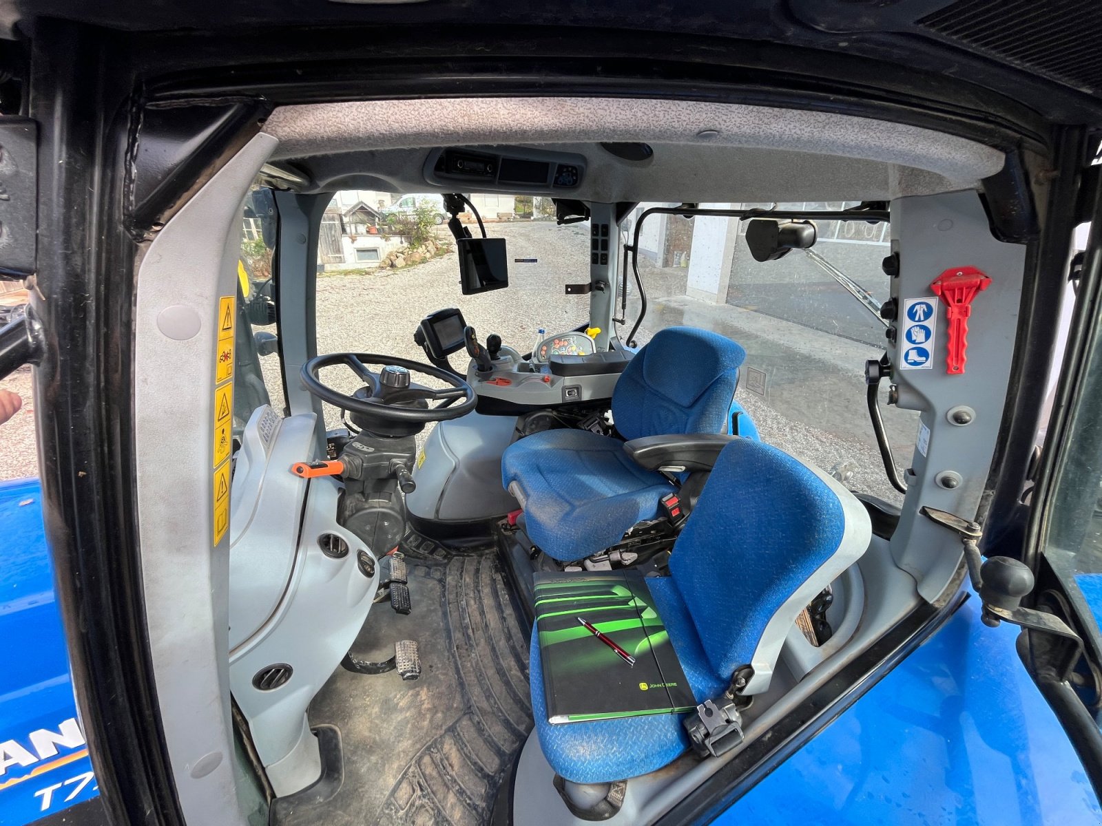 Traktor типа New Holland T7.185, Gebrauchtmaschine в Bayern - Tettenweis (Фотография 12)