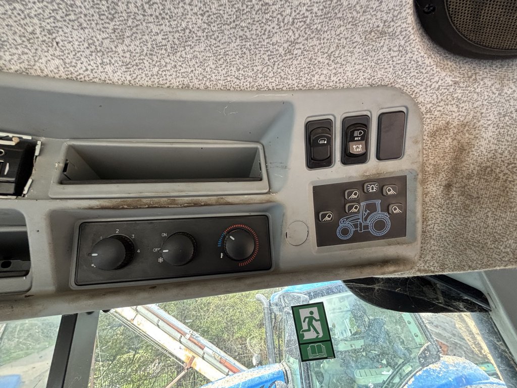 Traktor του τύπου New Holland T7.190 RANGECOMMAND, Gebrauchtmaschine σε PIERRE BUFFIERE (Φωτογραφία 9)