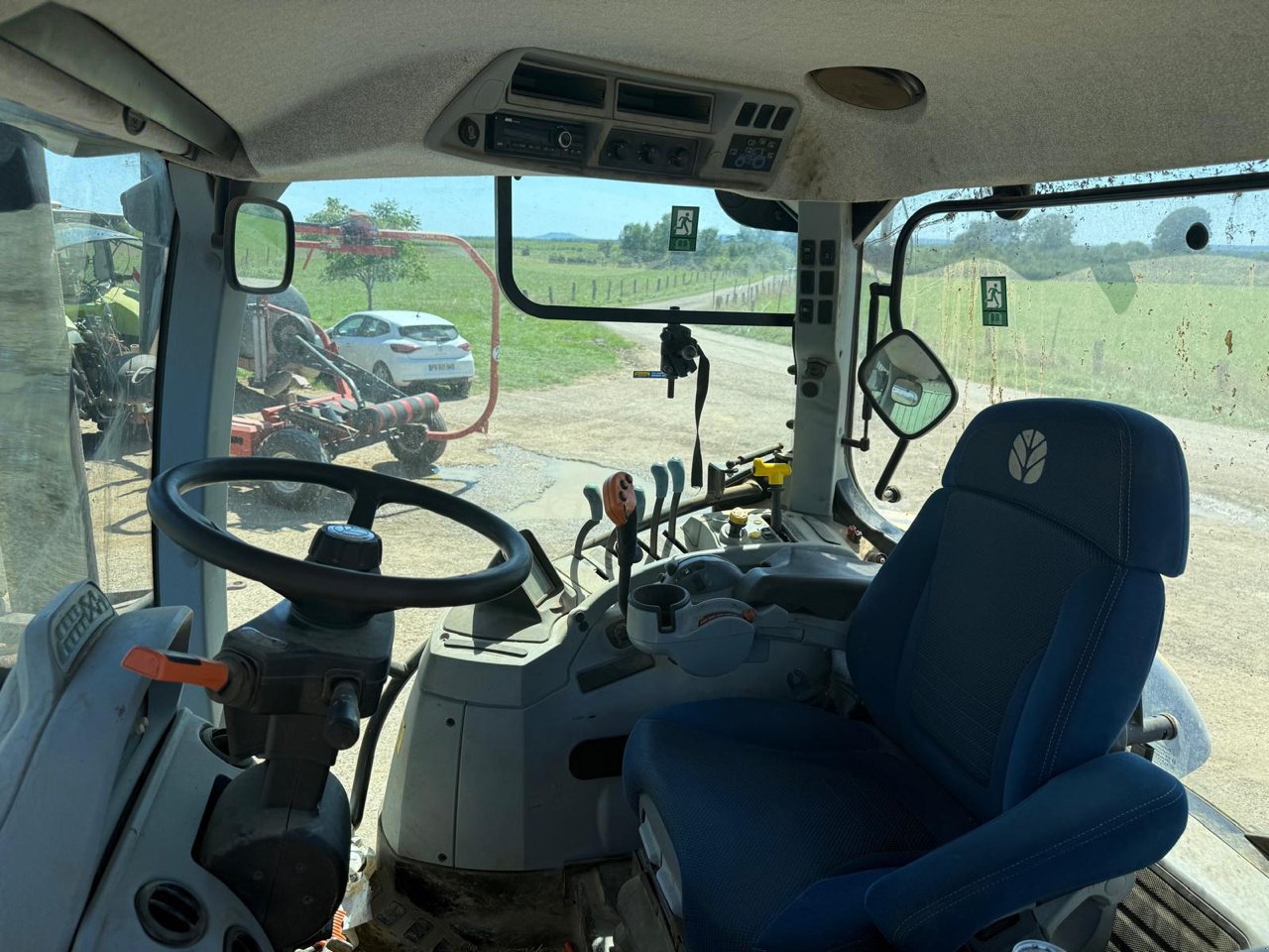 Traktor typu New Holland T7.195 S, Gebrauchtmaschine v LIMEY-REMENAUVILLE (Obrázek 4)