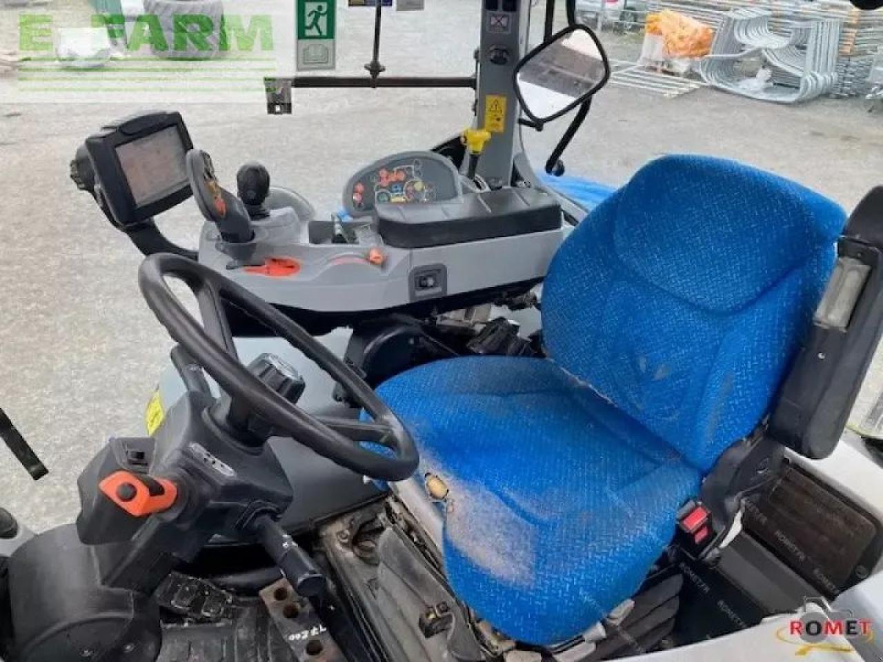 Traktor of the type New Holland t7.200 autocomma, Gebrauchtmaschine in GENNES-SUR-GLAIZE (Picture 5)