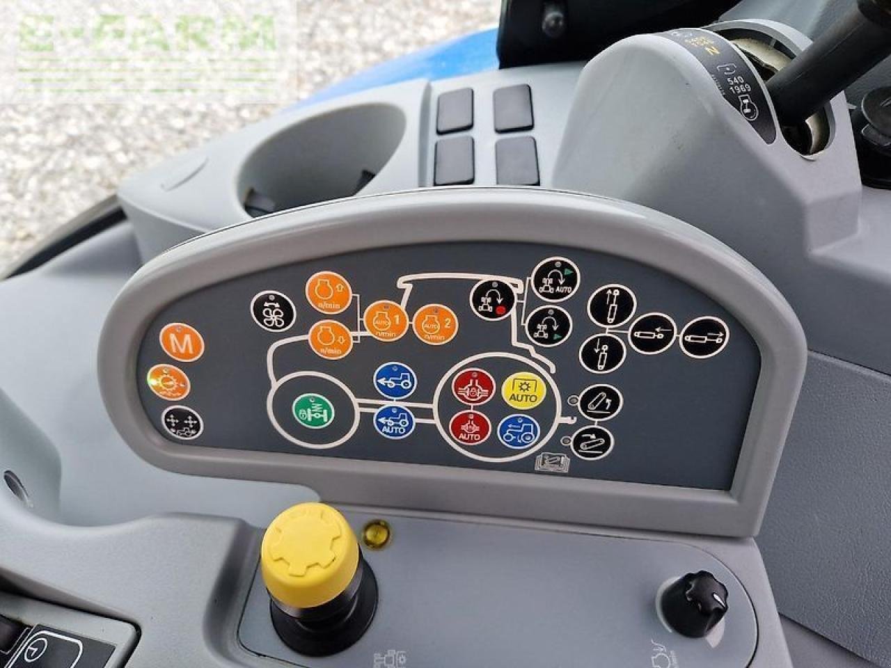 Traktor типа New Holland t7.200 autocommand, Gebrauchtmaschine в ZELOW (Фотография 21)