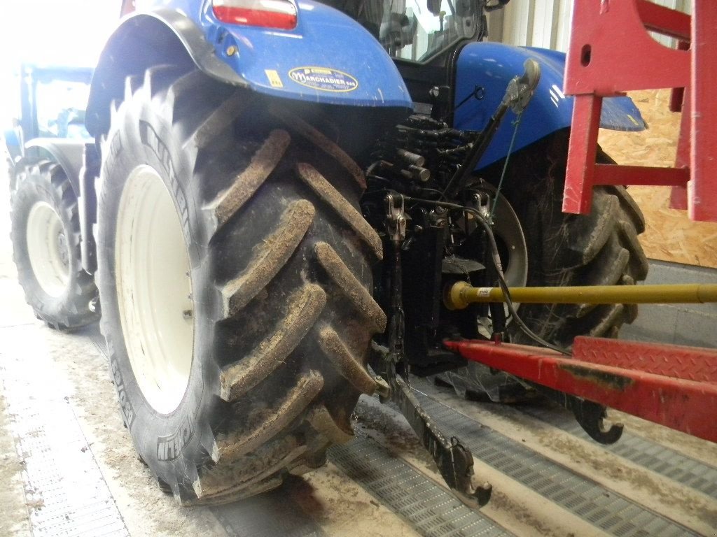 Traktor Türe ait New Holland T7.200 POWER, Gebrauchtmaschine içinde ENNEZAT (resim 4)