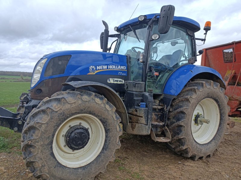 Traktor of the type New Holland T7.200, Gebrauchtmaschine in Marolles (Picture 1)
